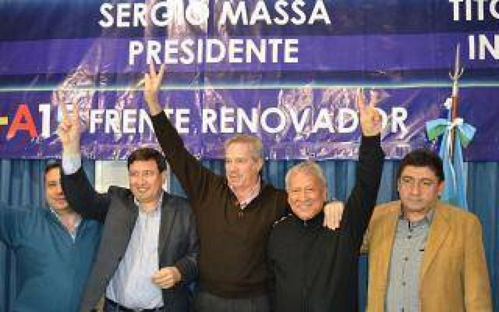 Berazategui: Acompaado por Sol, Geneiro present a sus candidatos