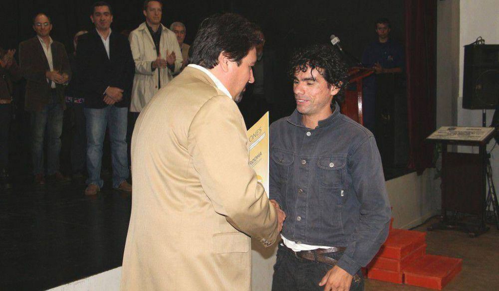 Closs: �A Macri s�lo le falt� decir que va a construir viviendas�