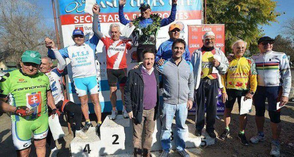 JULI�N �LVAREZ Y DAR�O D�AZ P�REZ RECORRIERON JUNTOS EL VEL�DROMO DE LAN�S