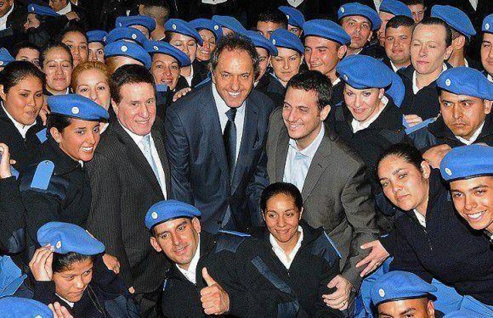 SCIOLI ENCABEZO EL EGRESO DE LA POLIC�A LOCAL Y ENTREGO PATRULLEROS EN LAN�S JUNTO A DIAZ PEREZ Y ALVAREZ