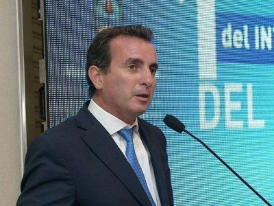 P�rez anunci� que pedir� endeudarse y ofreci� suspender el proceso licitatorio de transporte