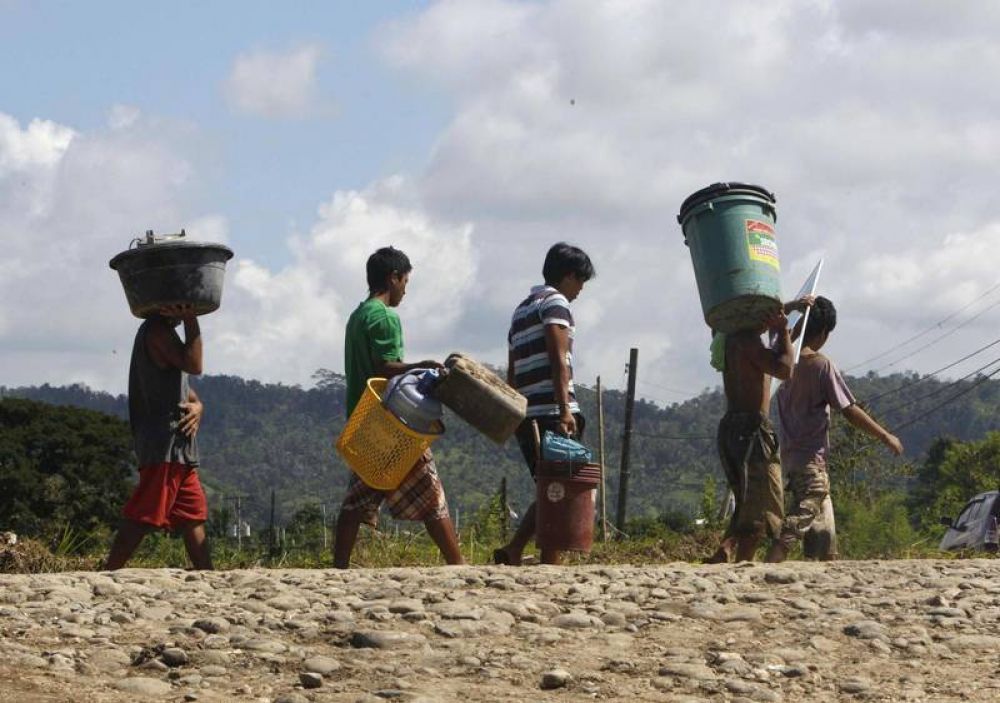 Filipinas: el sacerdote de periferia que rescata a los pobres de la basura