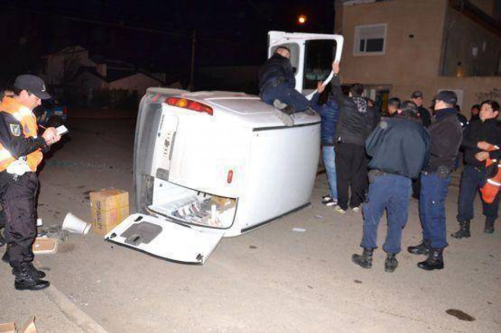 Choque seguido de vuelco en pleno centro de la ciudad