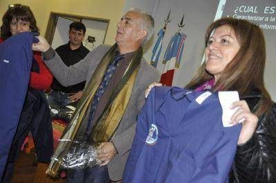El Ministerio de Salud entreg� indumentaria a los agentes sanitarios de las UPAs