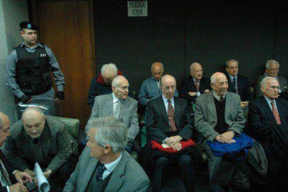 Base Naval: procesan a doce represores por asociaci�n il�cita