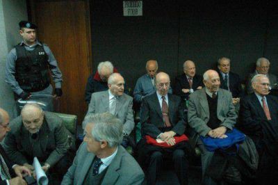Base Naval: procesan a doce represores por asociaci�n il�cita