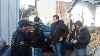 Secuestraron 16 veh�culos y numerosas autopartes de un taller mec�nico