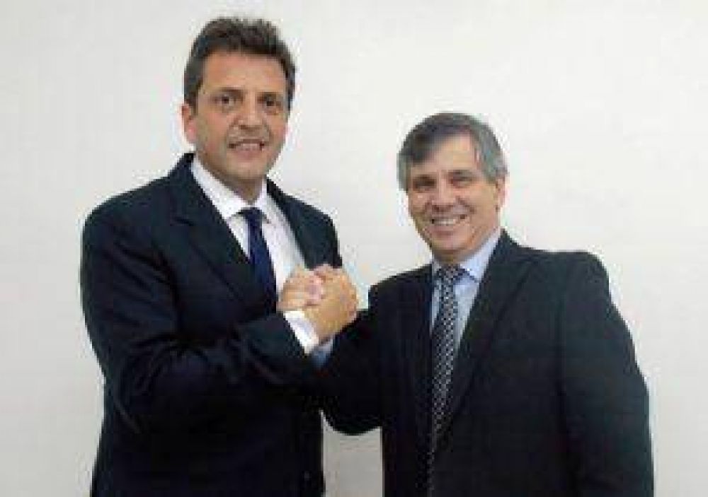 Britos con Massa en el acto de los candidatos seccionales