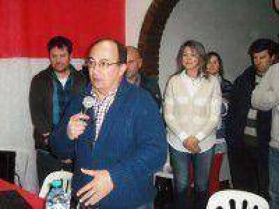Jos� Luis Salom�n present� su plataforma de gobierno