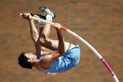 Medalla de plata para Germ�n Chiaraviglio, que le dio la primera gran alegr�a al atletismo argentino