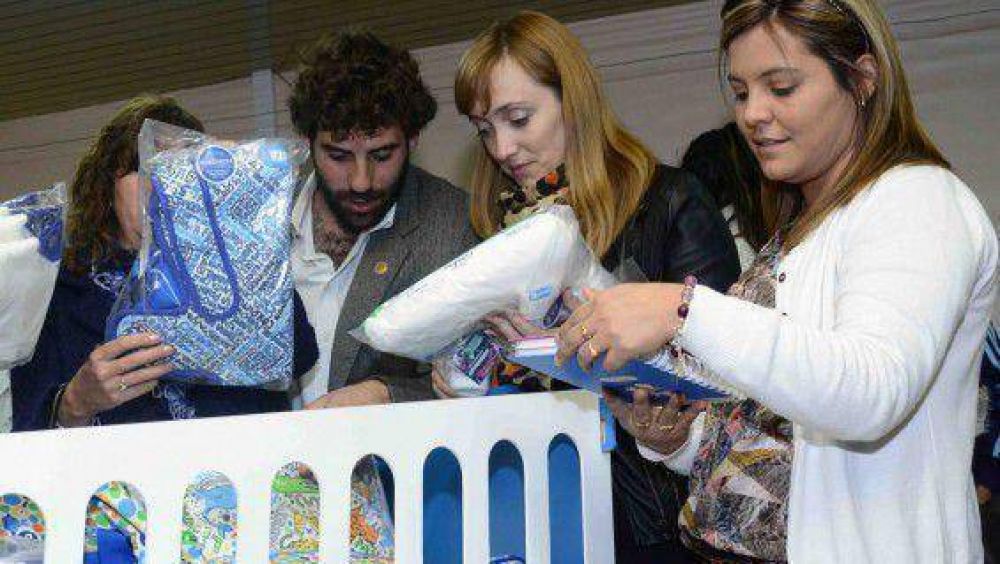 Sagasti entreg� el primer kit de 