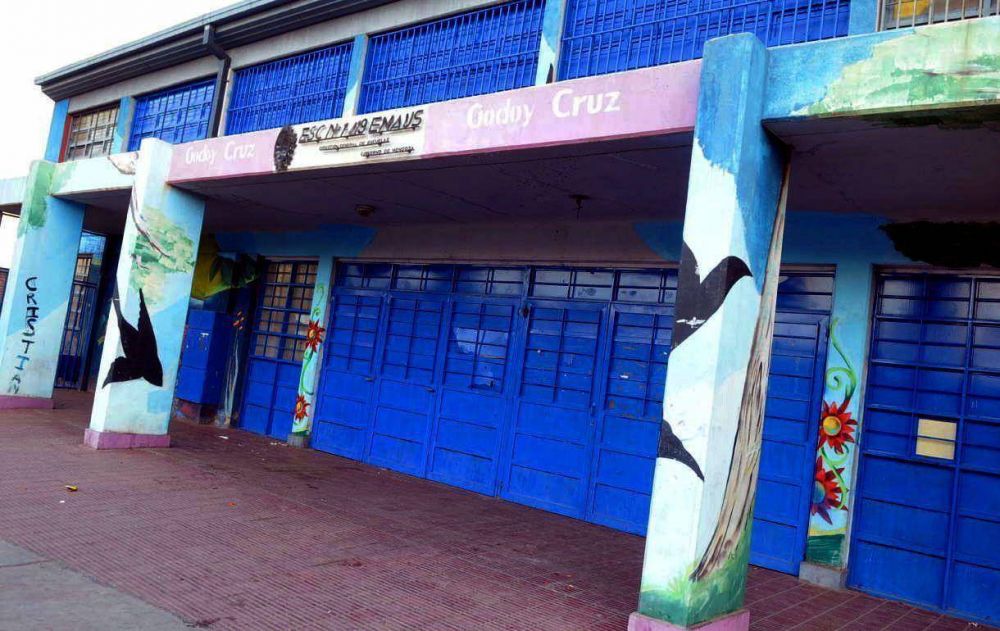 Asaltan con armas a cuatro docentes en una escuela de Godoy Cruz