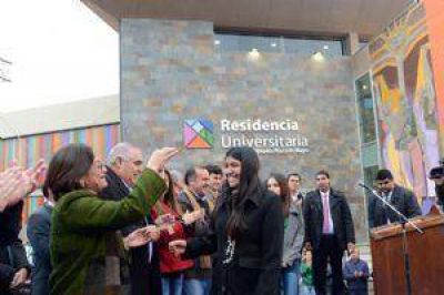 Luc�a inaugur� la Residencia Universitaria