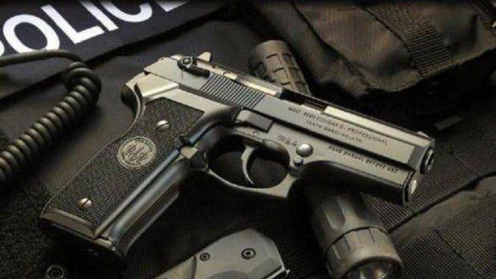 Denuncian a efectivo policial por dispararle en el pie a un joven