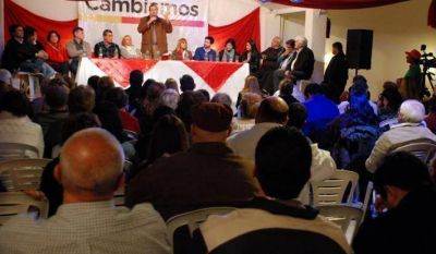 El Frente Cambiemos realiz� un multitudinario encuentro de dirigentes del �rea metropolitana