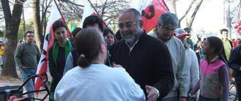 Vignolo recibi� masivo apoyo de los vecinos de las Mil Viviendas