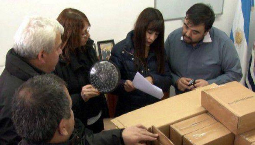 �Los Muchachos Peronistas� donaron luces led para los sem�foros de la Ciudad