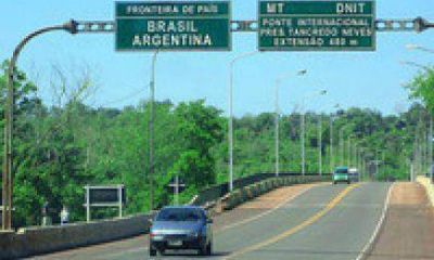 Puerto Iguaz�: 39 mil personas cruzan por d�a el puente Tancredo Neves