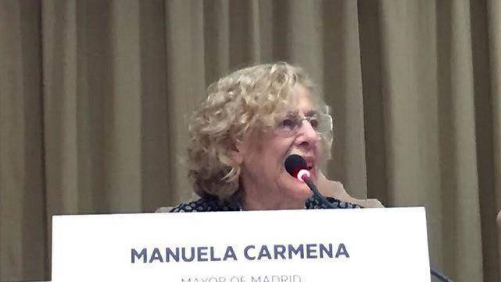 Manuela Carmena se conmueve ante las vctimas de trata de blancas