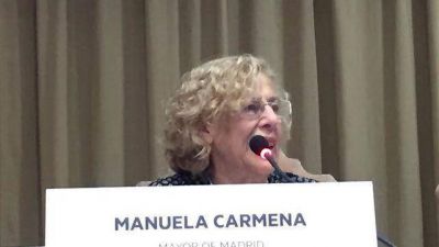 Manuela Carmena se conmueve ante las v�ctimas de trata de blancas