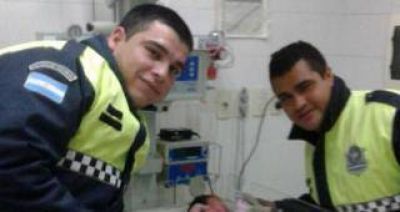 Dos polic�as ayudaron a nacer a un beb� en una precaria vivienda