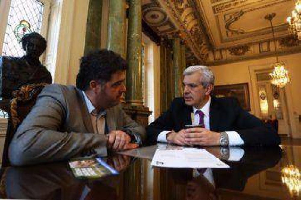 Juli�n, con todo contra Sabbatella