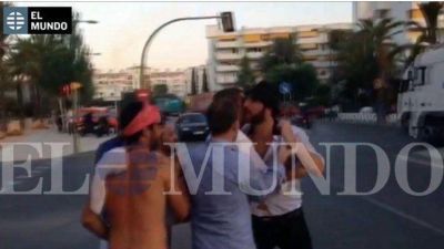 Higua�n, a los golpes con un hincha que le recrimin� el penal errado