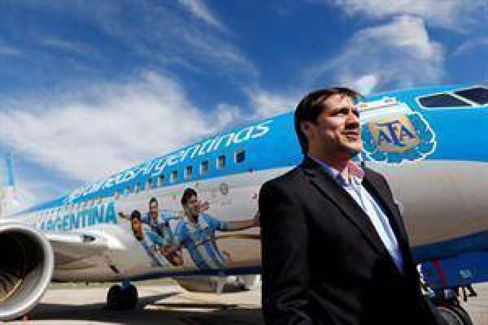 Expertos dudan de la versi�n oficial de Aerol�neas Argentinas y hablan de una infraestructura sobrepasada de vuelos