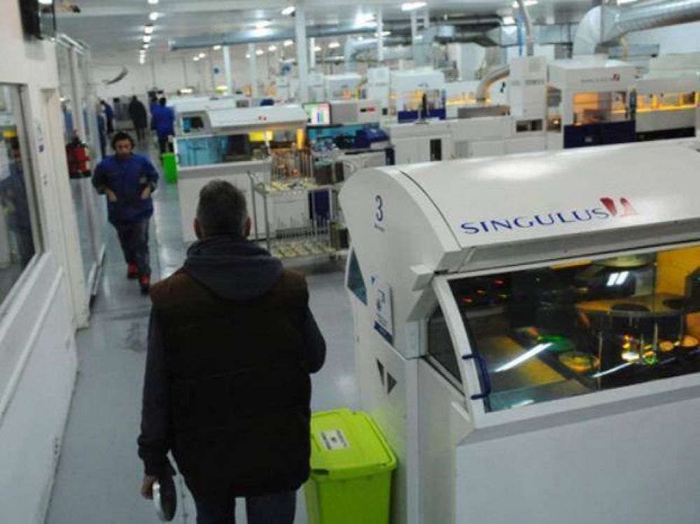 Asaltan planta de DVD y roban discos de plata pura por valor millonario