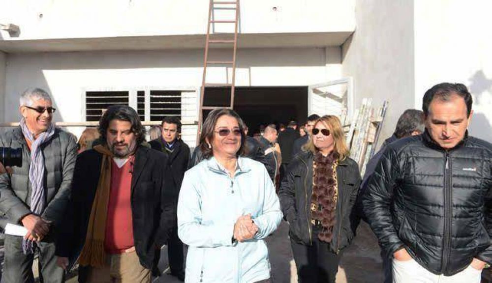 Luc�a visit� obras y recorri� los barrios Villa Eumelia y Virgen Ni�a