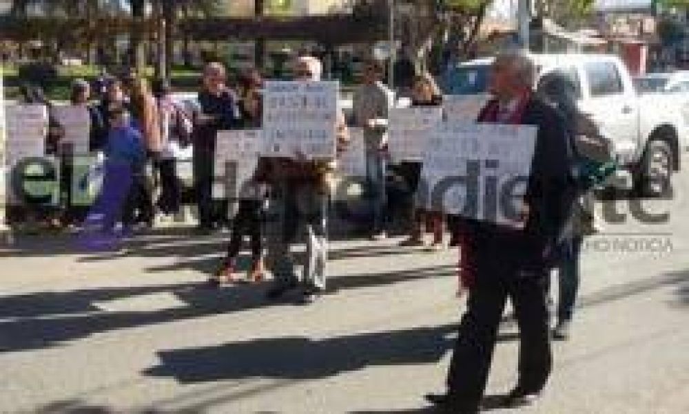 Chilecito. Marcharon para pedir suspensi�n del rector de la UNDeC