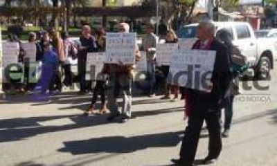Chilecito. Marcharon para pedir suspensi�n del rector de la UNDeC