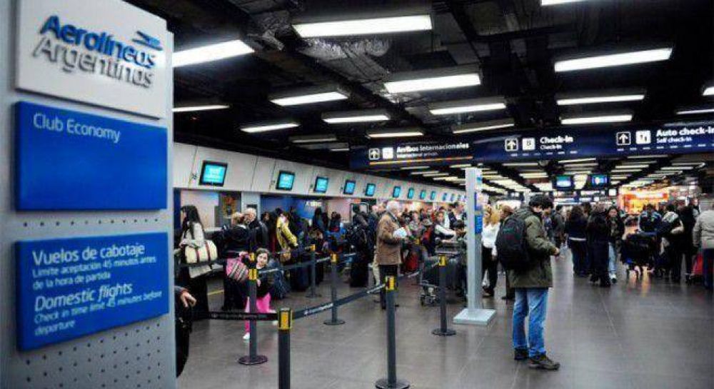 Caos total en Aerol�neas Argentinas que ya lleva cancelados m�s de 300 vuelos