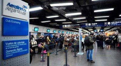 Caos total en Aerol�neas Argentinas que ya lleva cancelados m�s de 300 vuelos