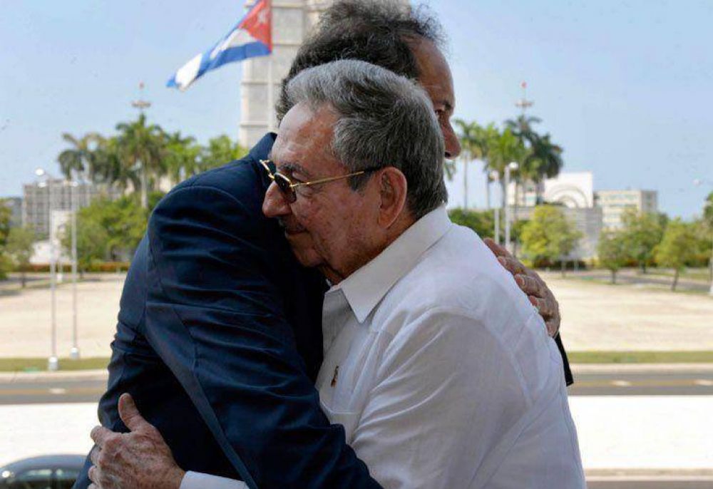 De visita en Cuba, Daniel Scioli se reuni� con Ra�l Castro