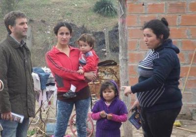 Guibaud realiz� recorrida por barrios y localidades