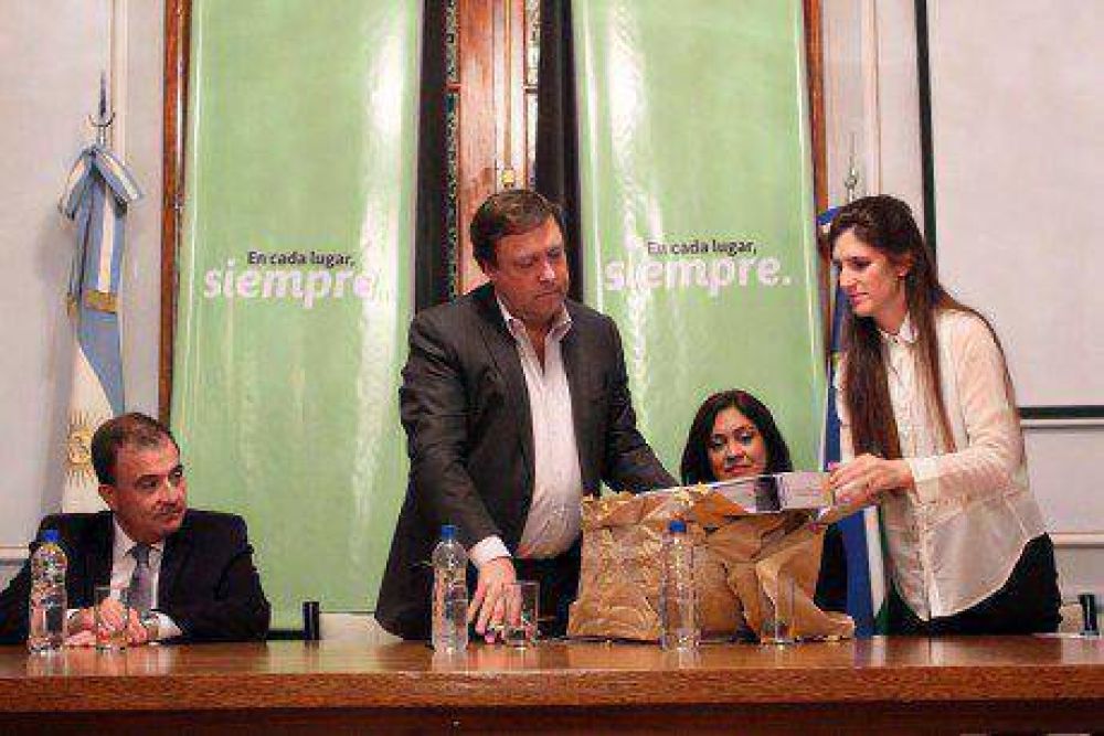 Weretilneck abri� licitaci�n para la playa de estacionamiento en el Puerto de SAE