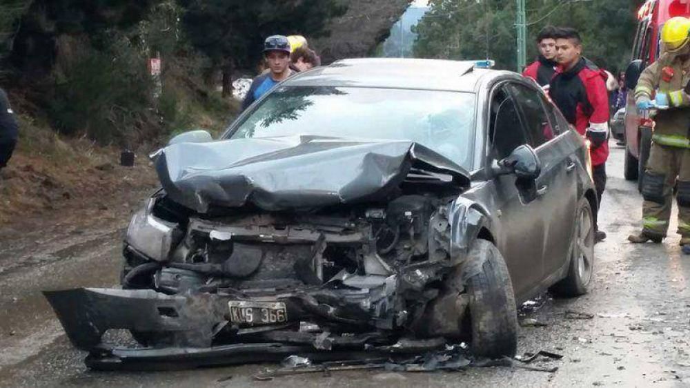 Caos de tr�nsito por violento accidente en Pioneros que involucr� a tres veh�culos