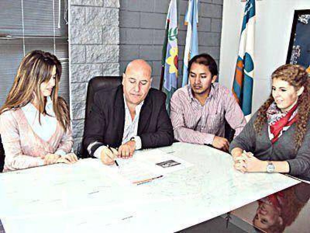 Instalar�n aulas m�viles para dictado de cursos gratuitos en el puerto