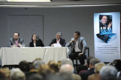 Se present� �A su salud�, un libro sobre Manzur