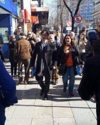 Kicillof pone primera en la Ciudad