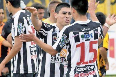 Central C�rdoba empat� con Mitre y lo elimin�