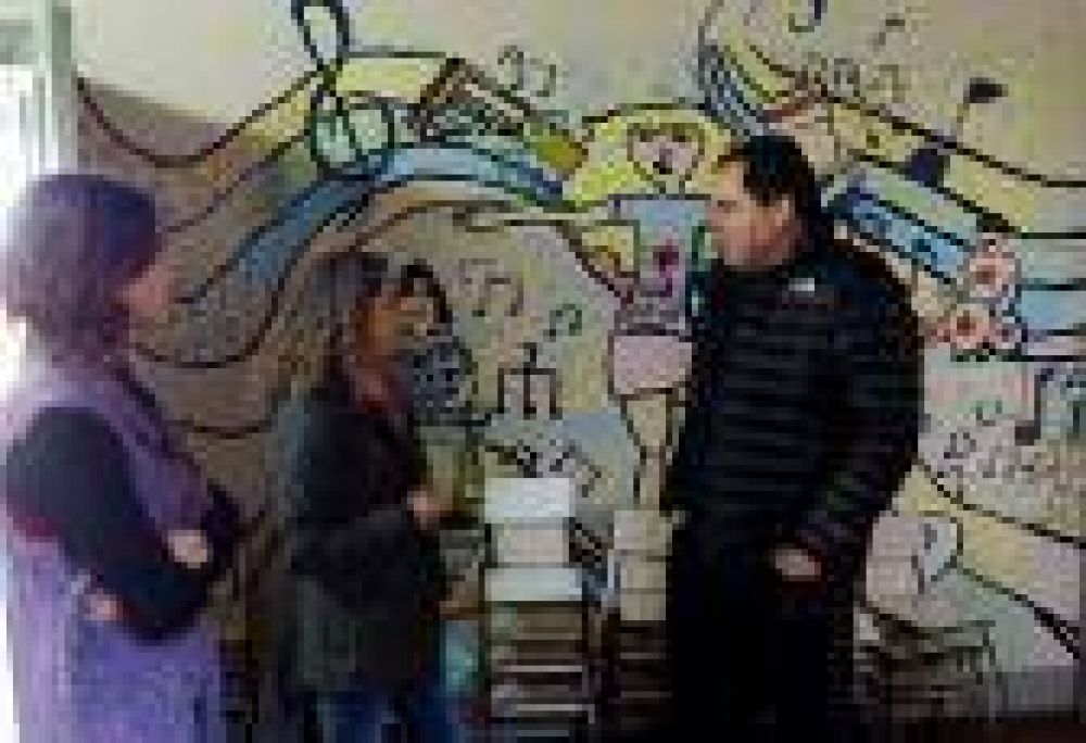 Senador Vitale visit� establecimientos educativos en Tapalqu�
