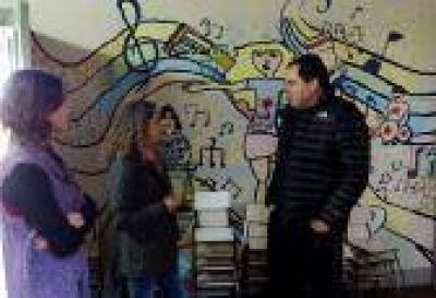 Senador Vitale visit� establecimientos educativos en Tapalqu�