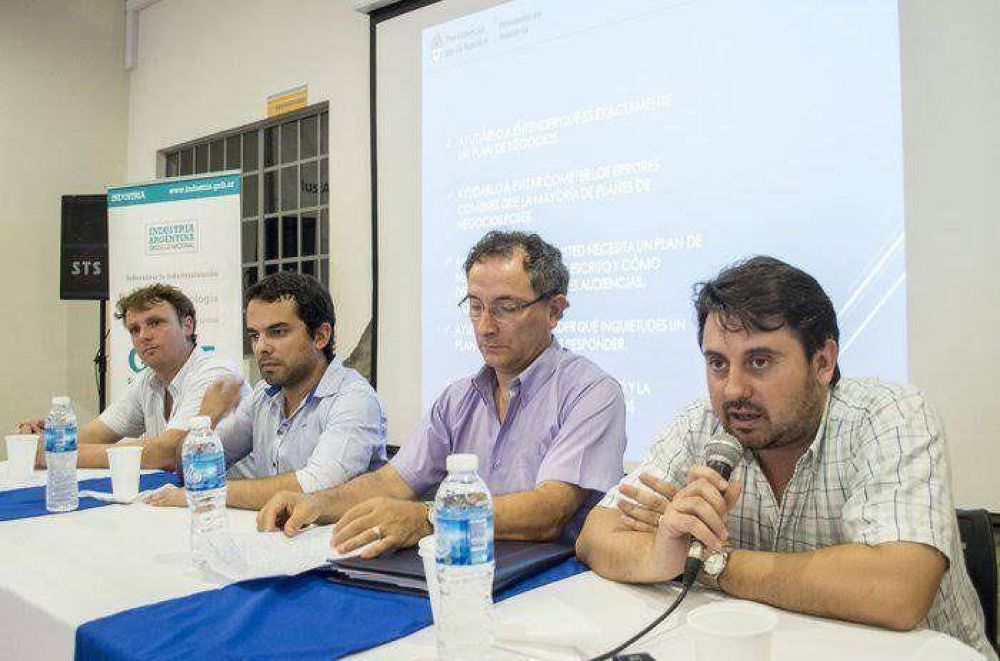 El Gobierno Municipal acompa�a a emprendedores azule�os para el desarrollo econ�mico de Azul