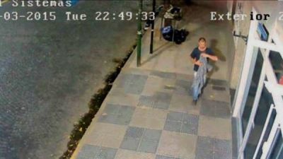 Buscan al violador de Chacarita: abus� de una joven y qued� filmado