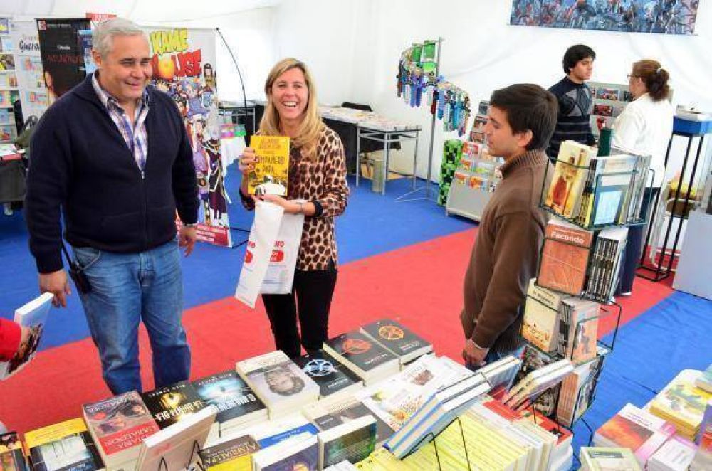 Fabin Ros: en la Feria Popular del Libro se estn comercializando cerca de 10.000 ejemplares por jornada