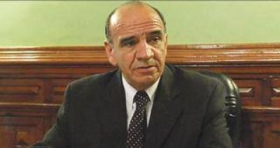 Jim�nez no se ir� de la Junta Electoral: 