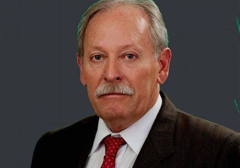 Holmquist cuestion� a Cano por incorporar a ex bussistas al Acuerdo