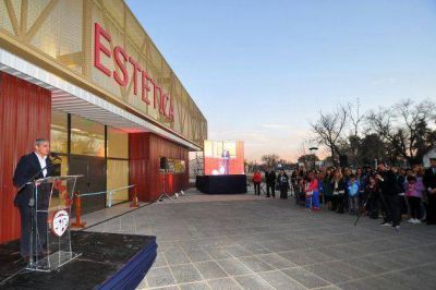 Inauguraron el edificio del Diplomado en Estilista, Esteticista y Masajista Profesional de la UPrO
